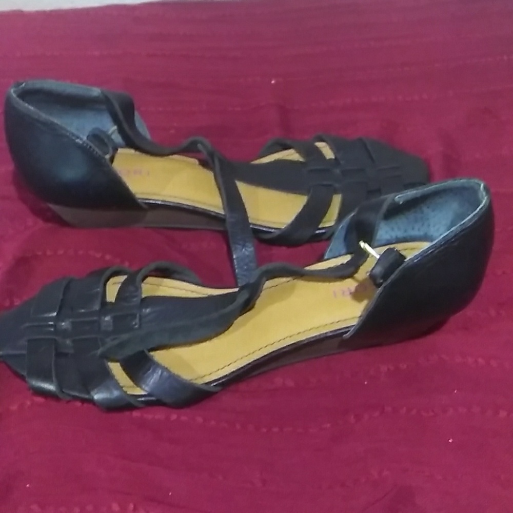 Tesori Black wedged Sandals
